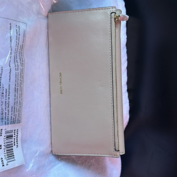 Michael Kors Wallet Soft light Pink NEW in pkg from manufacturer - Picture 5 of 13